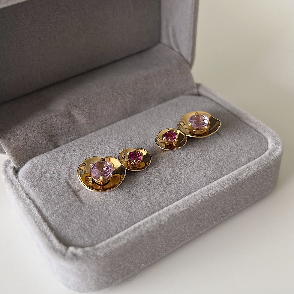 Miniaturbild: 14K Gelbgold Ohrringe mit Amethysten und Rhodolithen