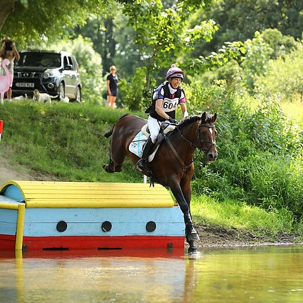 Ginny riding Interlaken W on cross-country