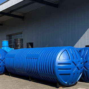 Wasserspeicherung, Wassernutzung, Regenwassertank, Nachhaltigkeit.