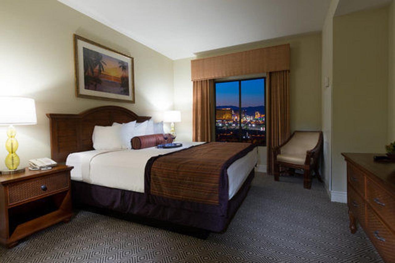 Tahiti Village suite bedroom with Strip view