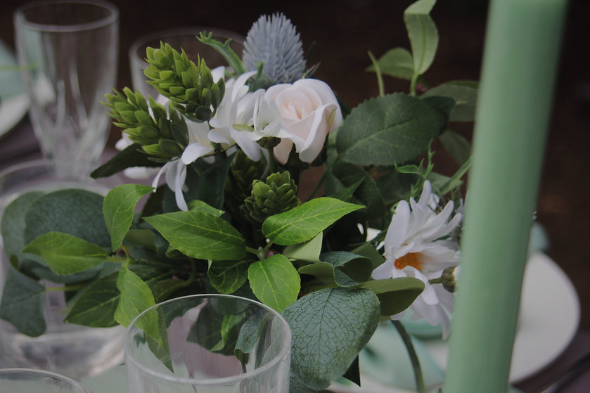 <img src="306-wedding-table-decor.jpeg" alt="wedding table decorations">