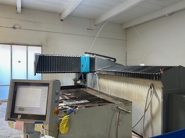 4’x8′ Flow Mach 3 Waterjet, 2010