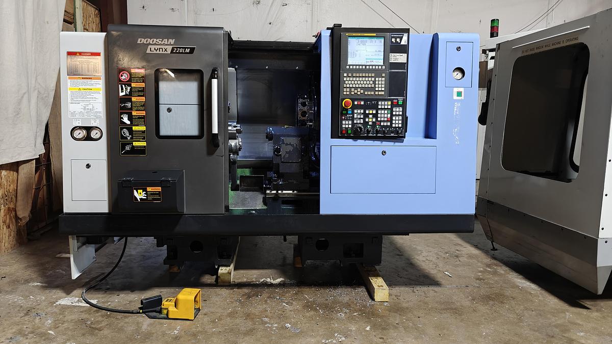 2015 Doosan Lynx 220 LMA