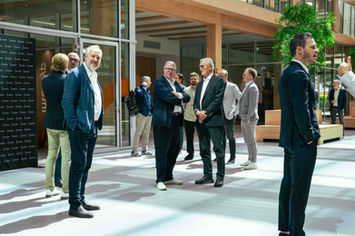 Corporate Event Fotografie im Innenhof einer Veranstaltung