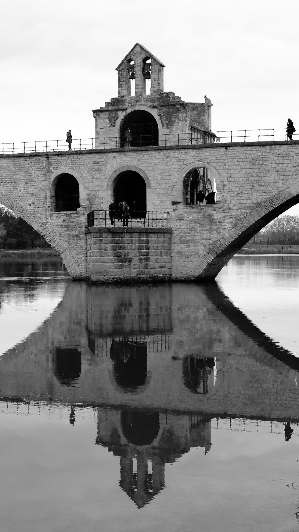 Dancing, Sur le Pont D'Avignon