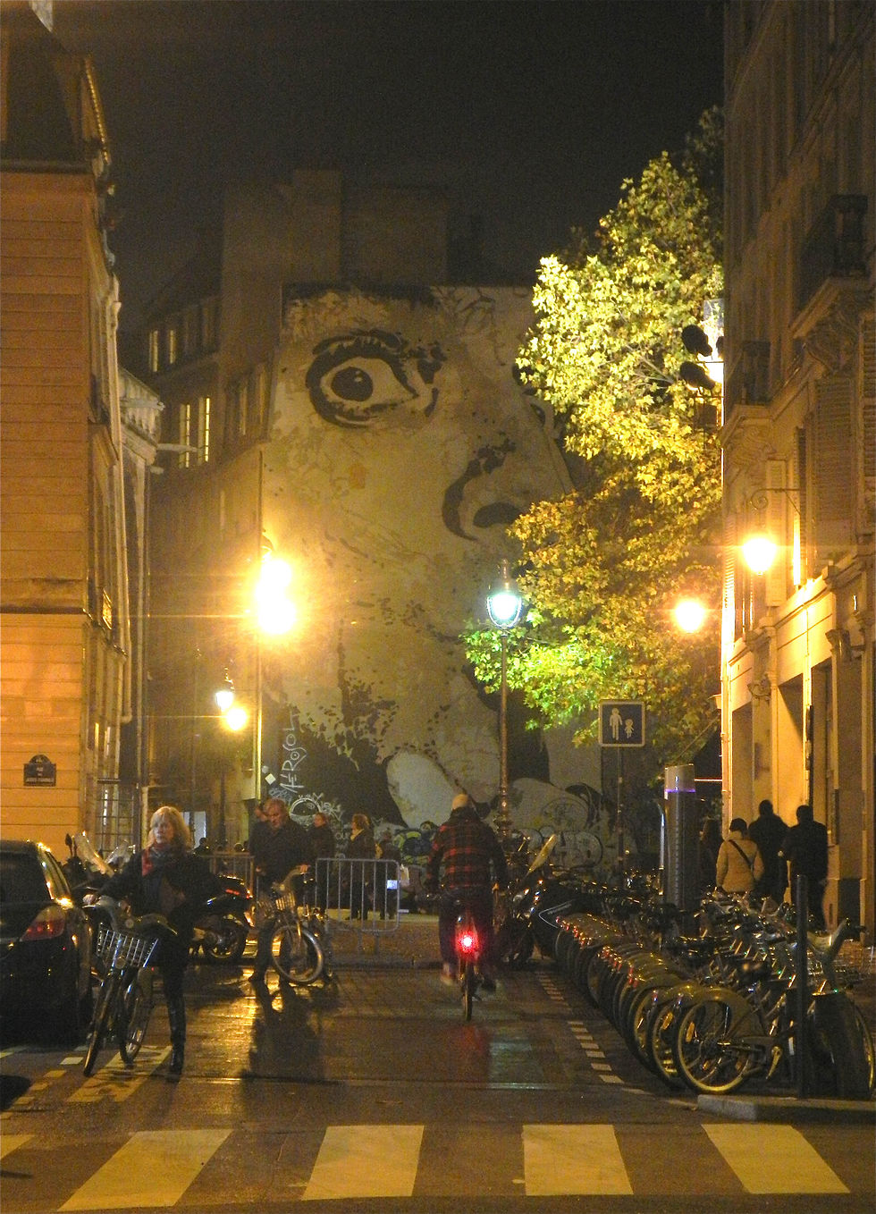 Paris, Dali.