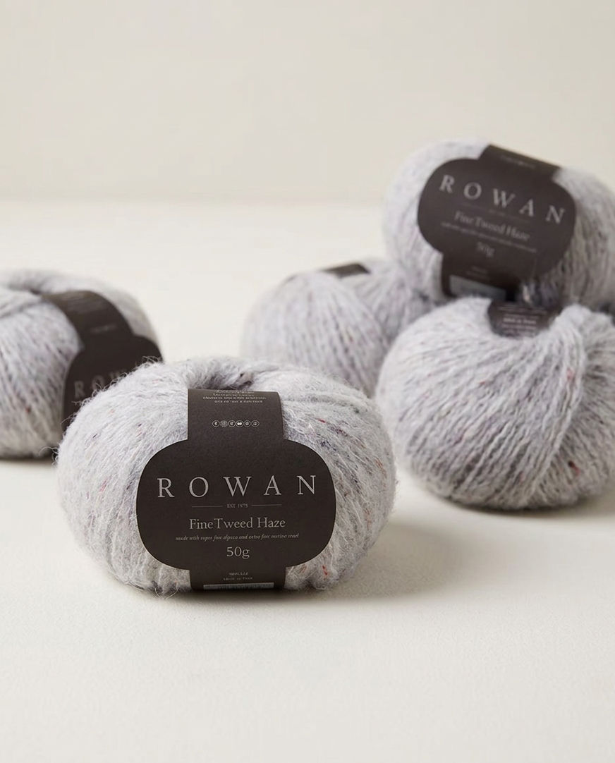 ROWAN FINE TWEED HAZE mit feinen kontrastierenden Tweed-Noppen