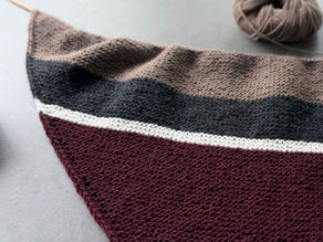 Mehrfarbiger MERINO SCHAL aus Cashmereresten zur kostenlosen Schritt-für-Schritt-Strickanleitung im SAFRI DESIGN Journal.
