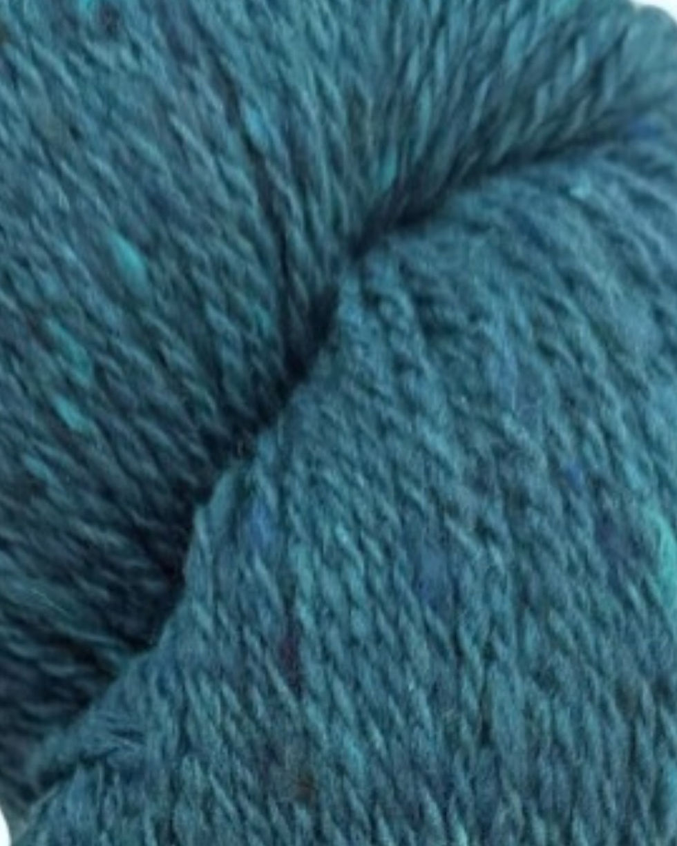 Miniaturbild: Strang Atlantic Coast Yarns Shannon Cashmerino & Silk DK – edles Donegal-Garn mit feiner Tweedstruktur und sanftem Glanz.