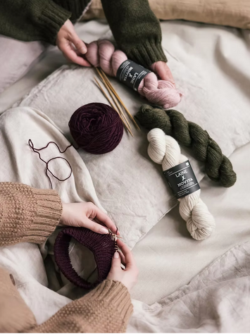 verschiedene Wollstränge