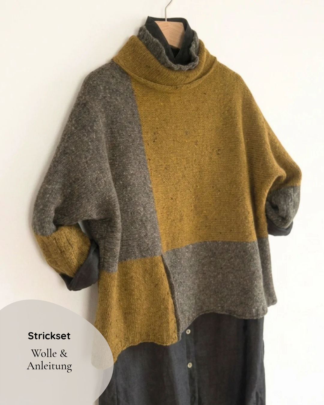 MOIRA Sweater aus LANG YARNS DONEGAL in Khaki und Hellbraun, mit versetzten Farbflächen und geripptem Ärmelabschluss.