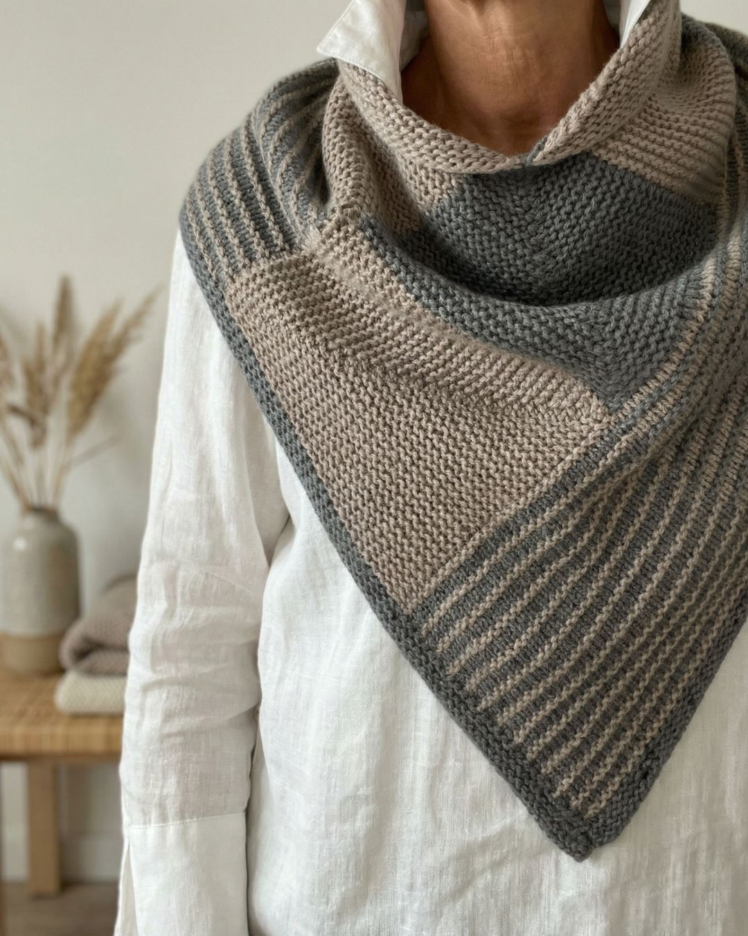 Handgestrickter Bella Loop aus kraus rechts gestrickten Quadraten