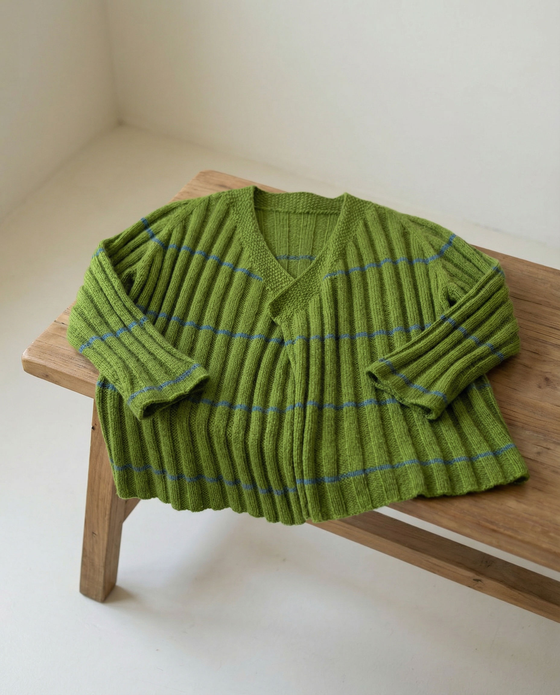 Moderne offene Jacke als Strickanleitung in den Größen S bis XXL von Safri Design