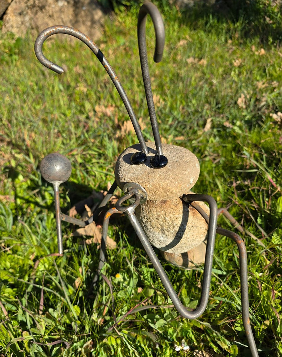 Miniatura: Hormiga con chupete