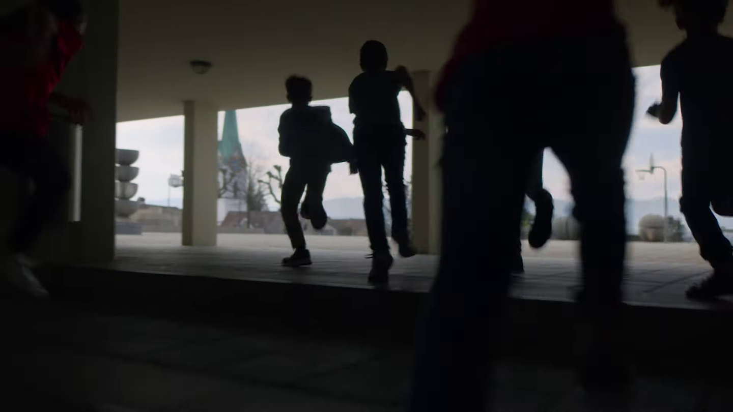 Film still of the Ochsner Sport commercial directed by Animals, produced by Hillton, Thjnk, Location Unit Manager Omid Taslimi, AL , Aufnahmeleitung