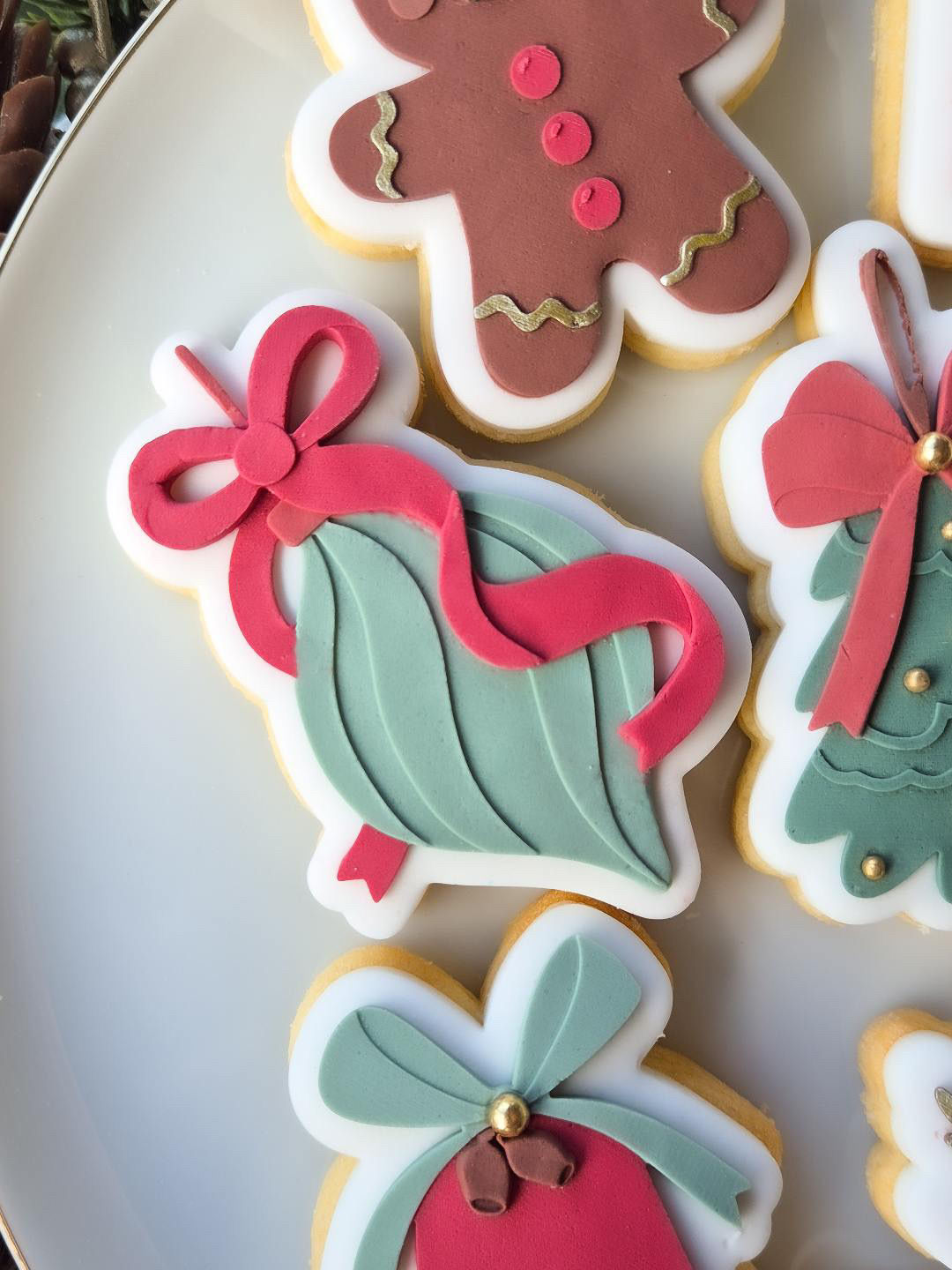 Bauble with ribbon debosser with matching cutter