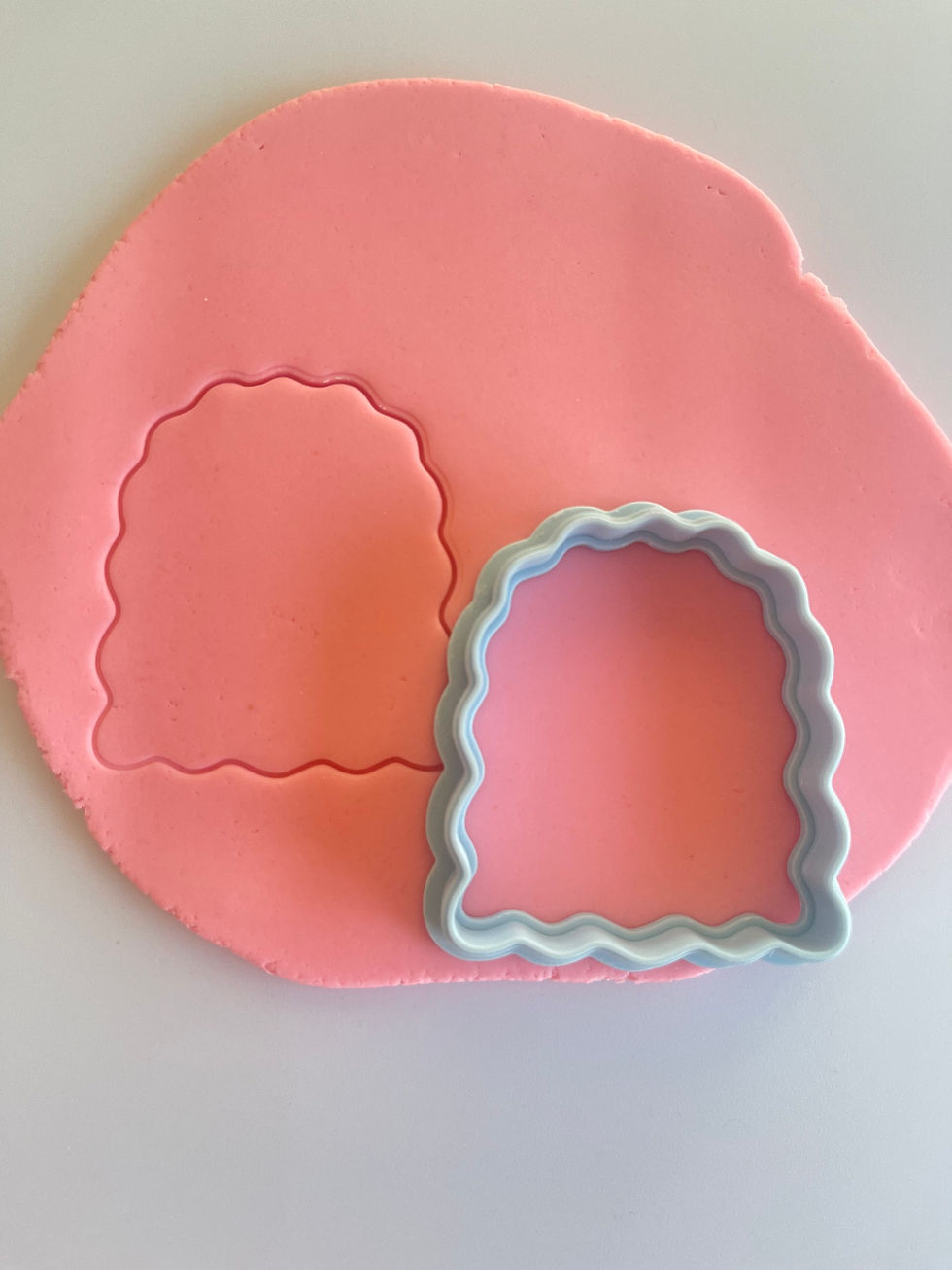 Thumbnail: Wavy arch cookie cutter