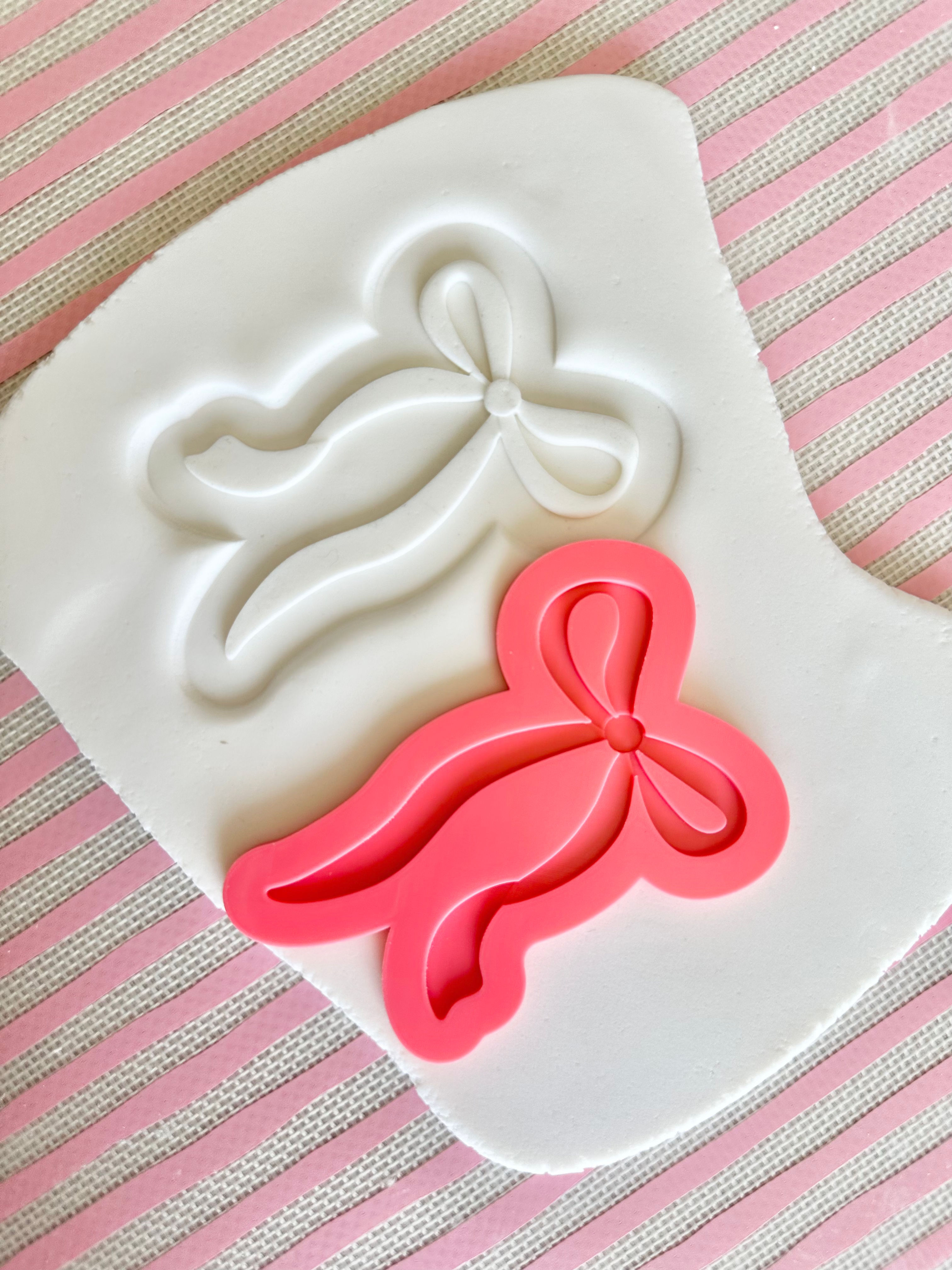 Bow (deisgn 3) debosser with matching cutter