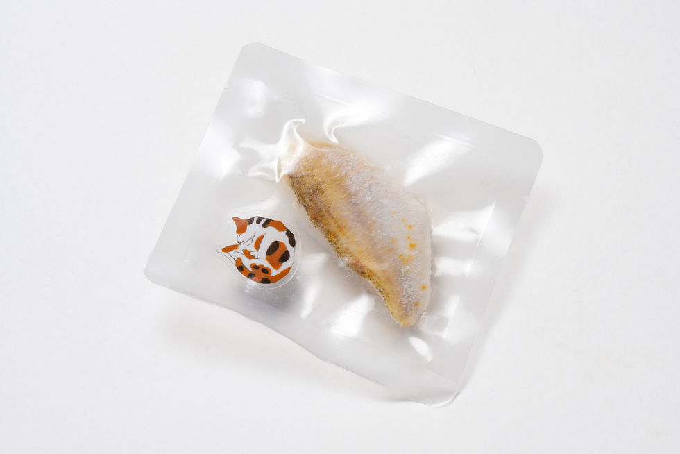 浜猫のひたいの商品パッケージを制作しました。浜猫のひたいとは「のどぐろ」を使用した猫のおやつです。