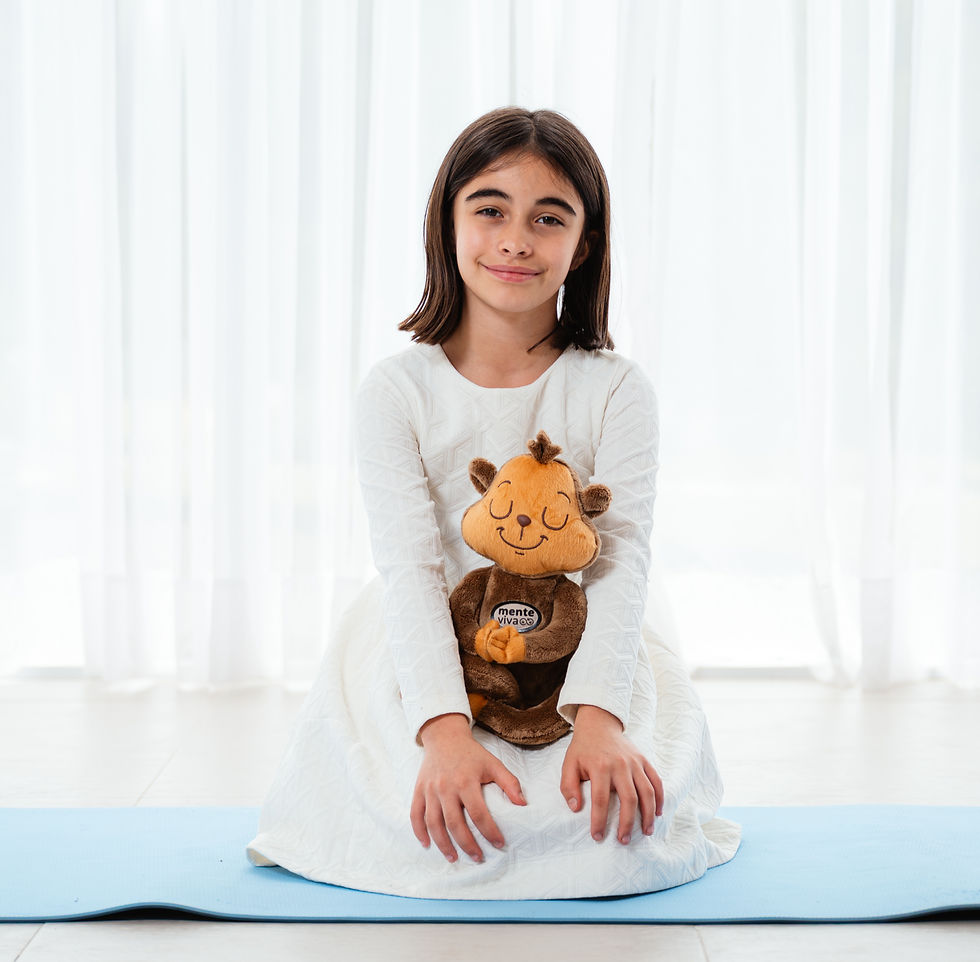 Carmela é a presidente-mirim da Mente Viva, praticante da meditação com o Guiri