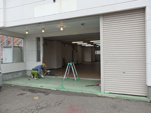 内装工事が始まっています