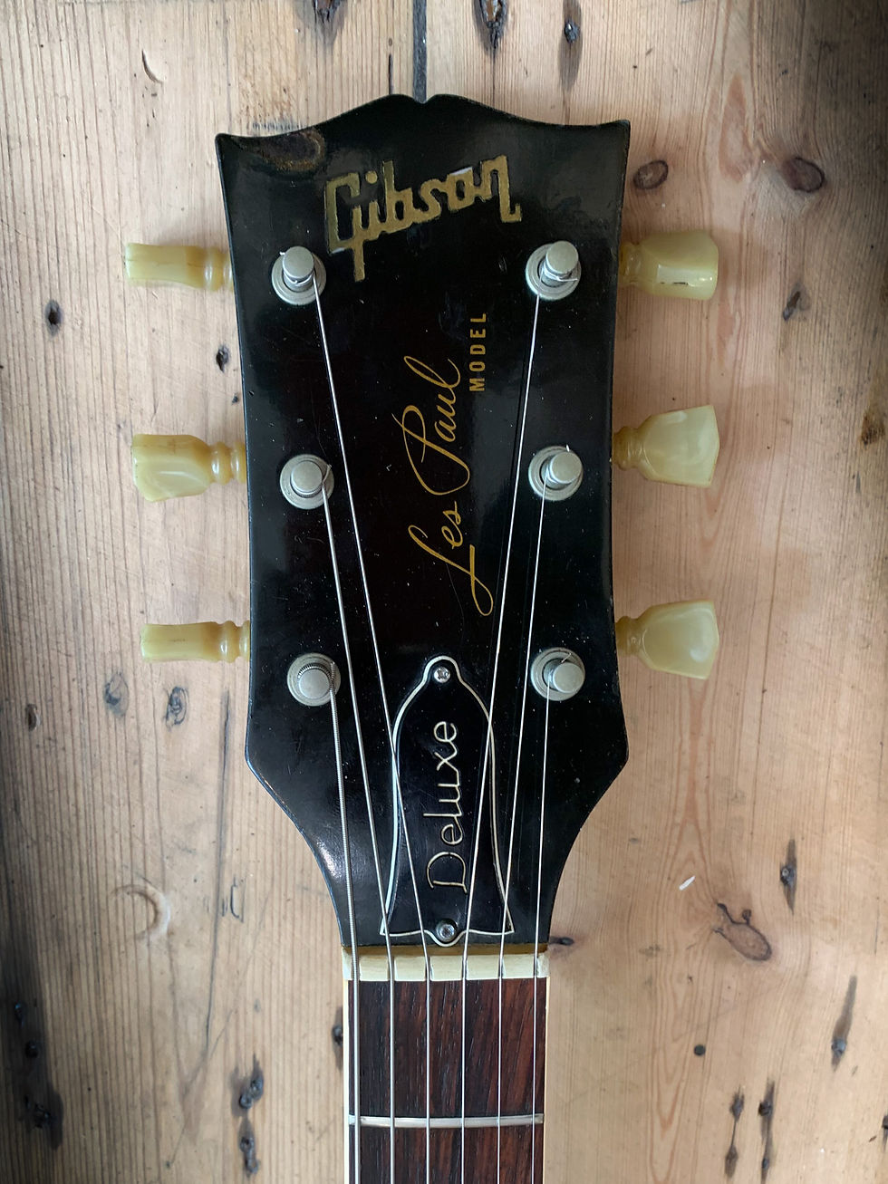 Thumbnail: 1972 Gibson Les Paul Deluxe in Sunburst finish with original hard shell case