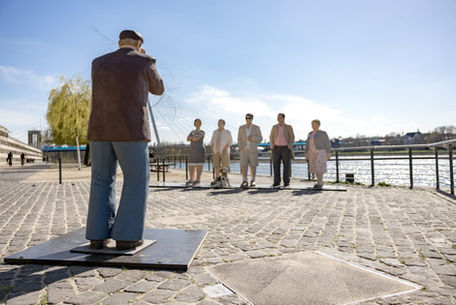 Fotogruppe - Betonfiguren in Neuwied am Deich 2025