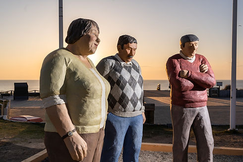 Alltagsmenschen Sylt 2023 | Boule Gruppe im Sonnenuntergang | öffentliche Kunst