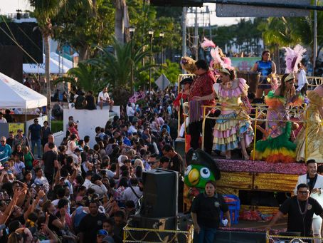 Más de 50 mil personas reunidas en el tradicional paseo en el 151 carnaval de Cozumel
