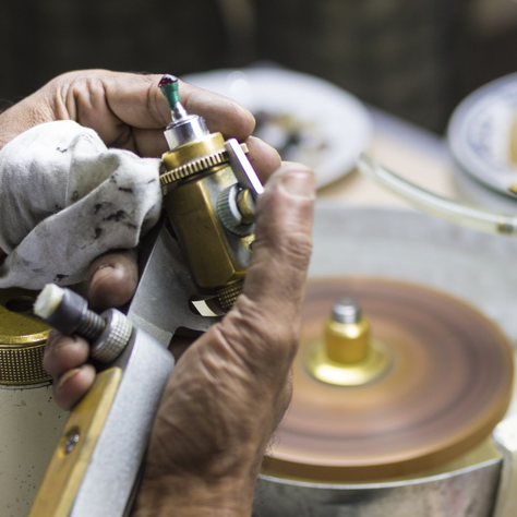 一刀一世界 切磨揭開寶石光彩的祕密