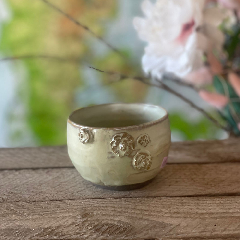 lille skål med blomster