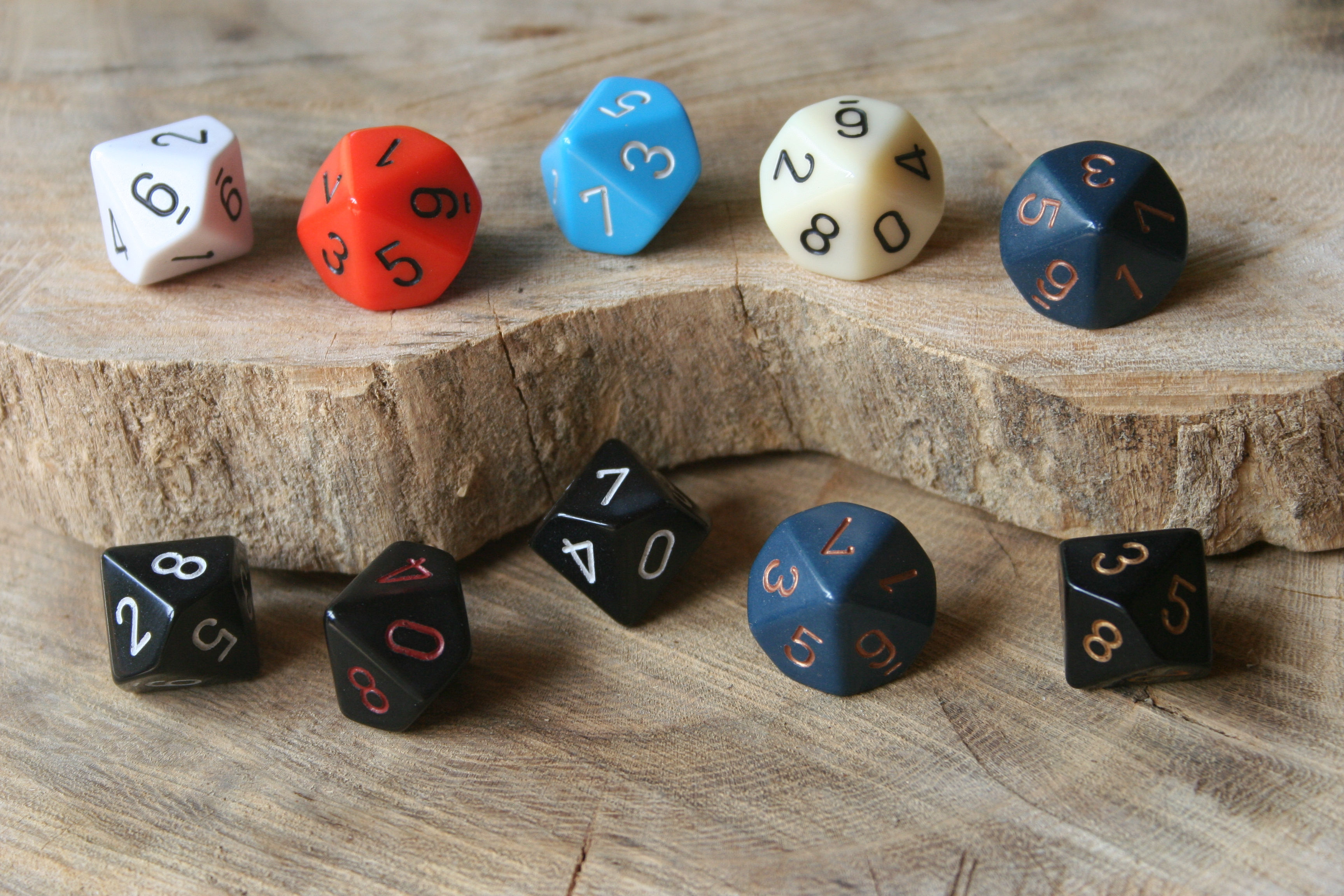 Dé à 10 faces - 16 mm Opaque (CHESSEX)