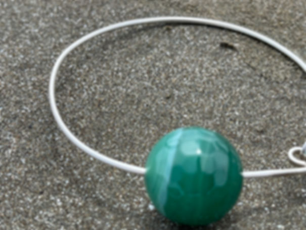Pulsera aro de plata y crisoprasa verde