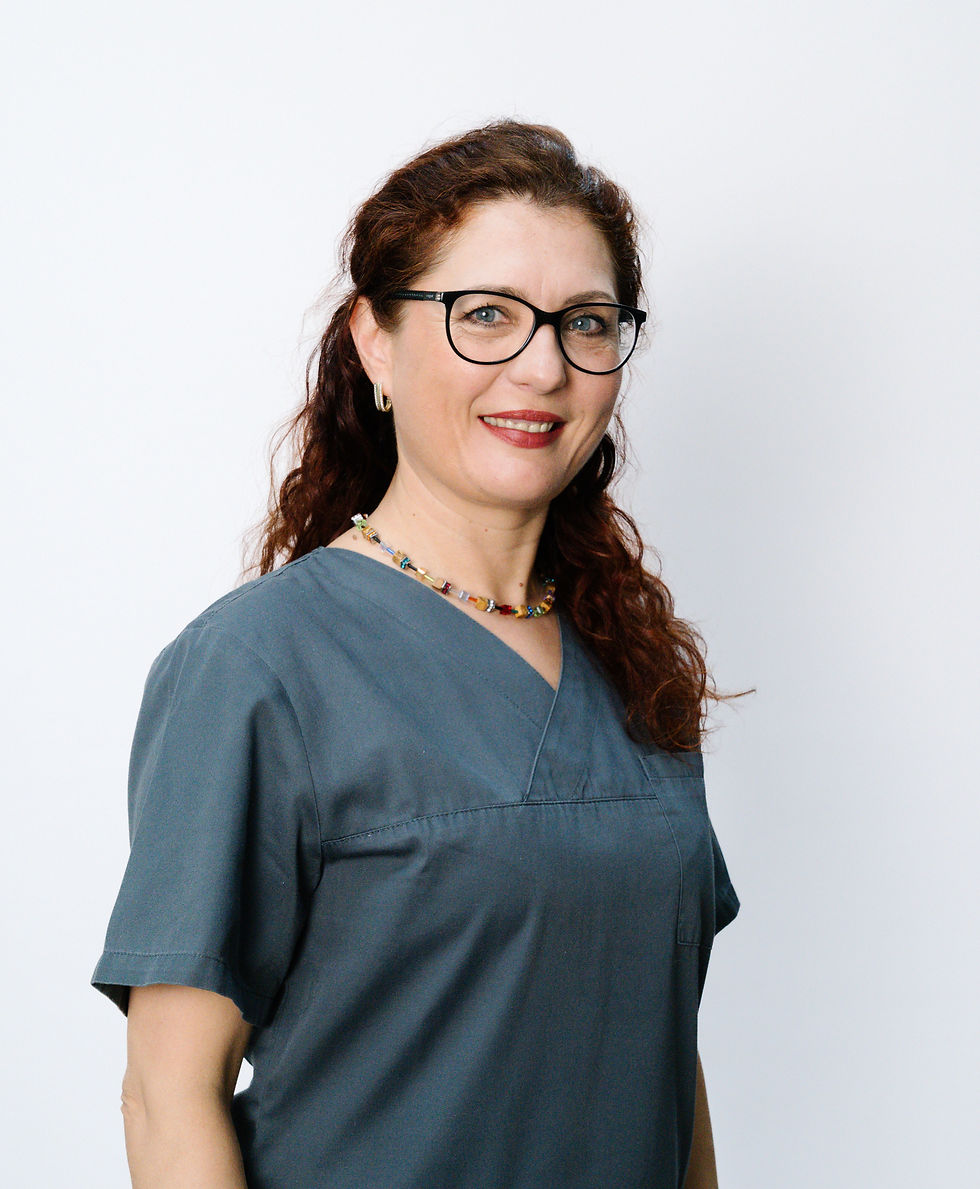 Rodica Adam-Sandu (Laborchefin)_edited.jpg