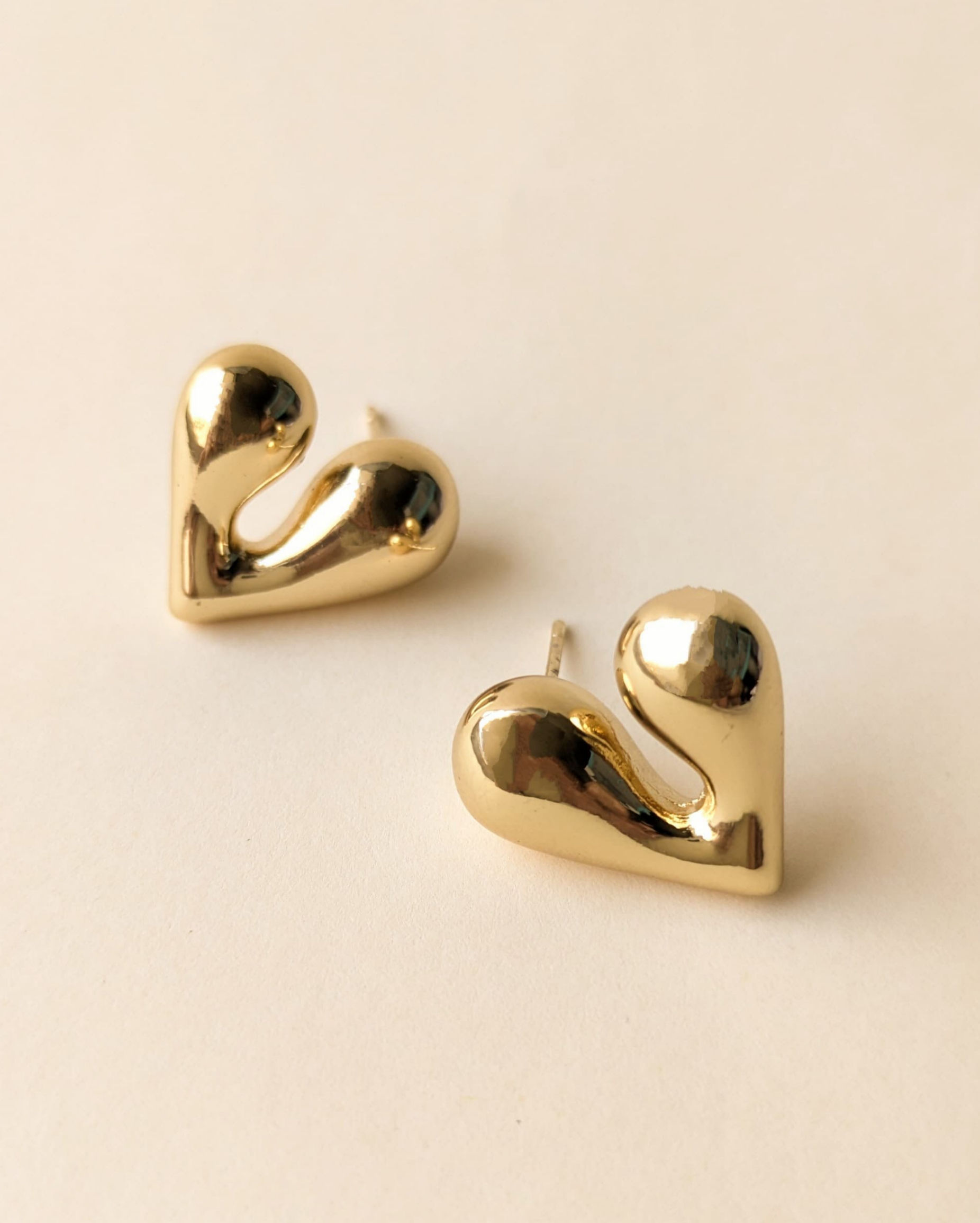 Tanara Amora Heart Studs Anti Tarnish