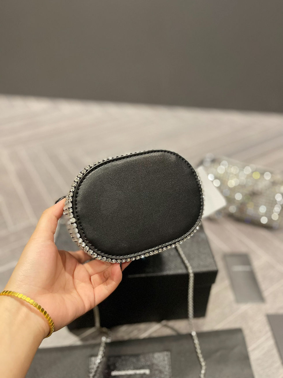 Миниатюра: Эксклюзивная в серебряном обрамлении