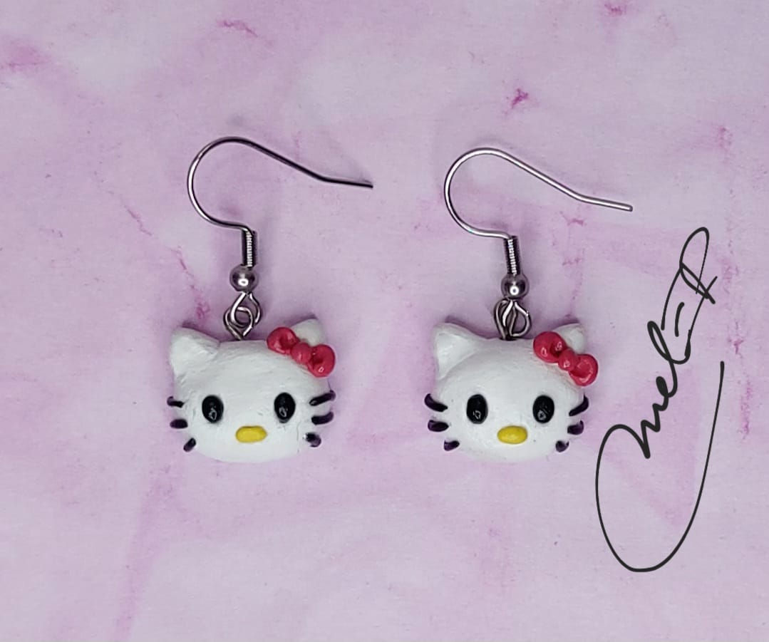 Aritos de hello kitty