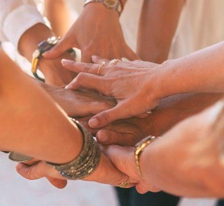 Todos nós seremos afetados pela dor em algum momento da vida e lidaremos com ela de maneiras diferentes. No entanto, o que temos em comum é a capacidade de superá-la e sobreviver. Estas sete citações sobre luto e perda podem oferecer força e conforto quando você estiver enfrentando uma perda.