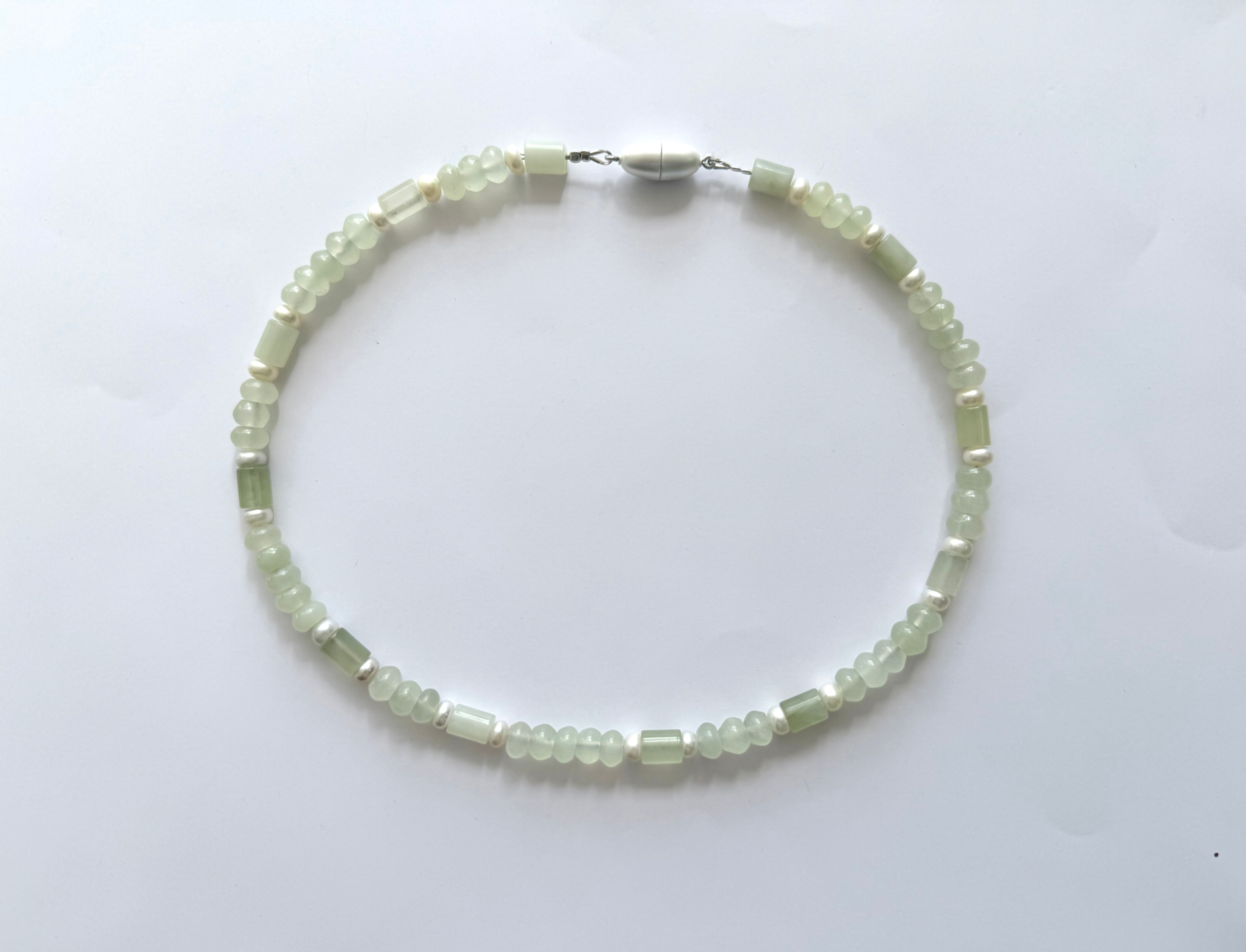 hellgrüne Jade-Kette mit Süßwasserperlen