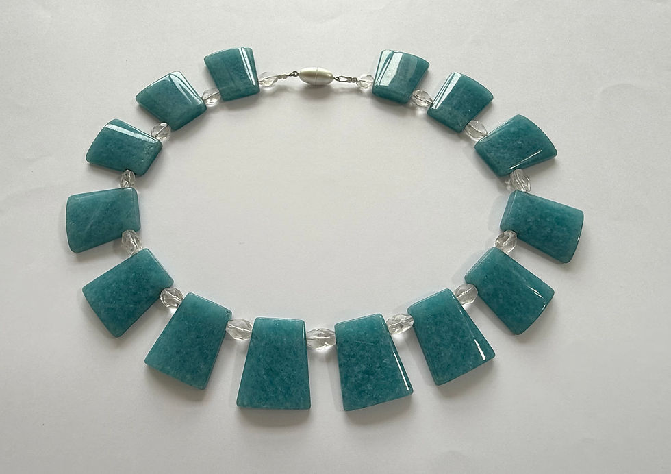 Miniaturbild: türkisblaue Blauquarzkette mit Bergkristall
