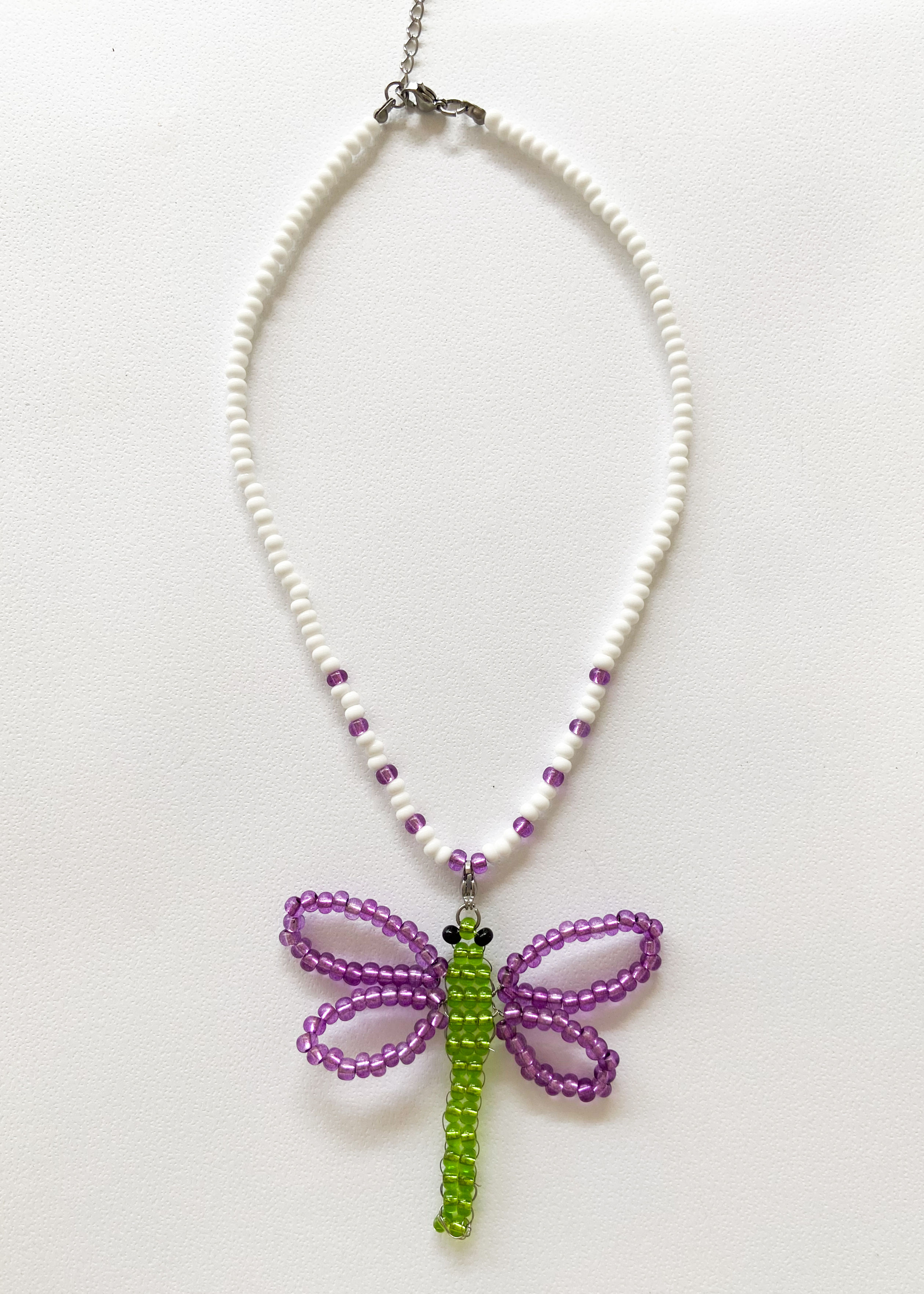 frente colar libélula miçanga ateliah feito à mão