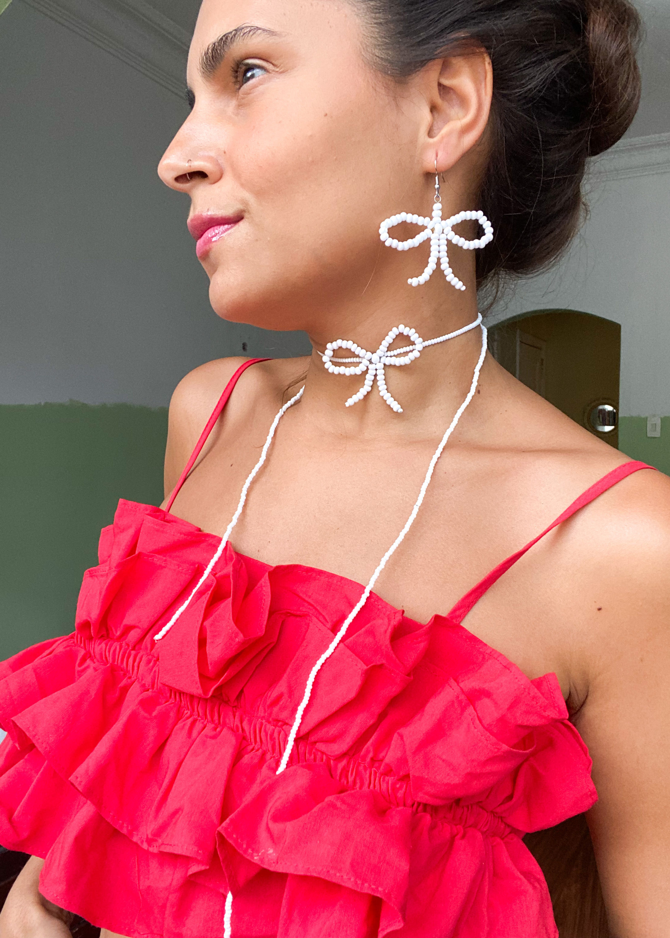 Choker Laço Branca Miçanga