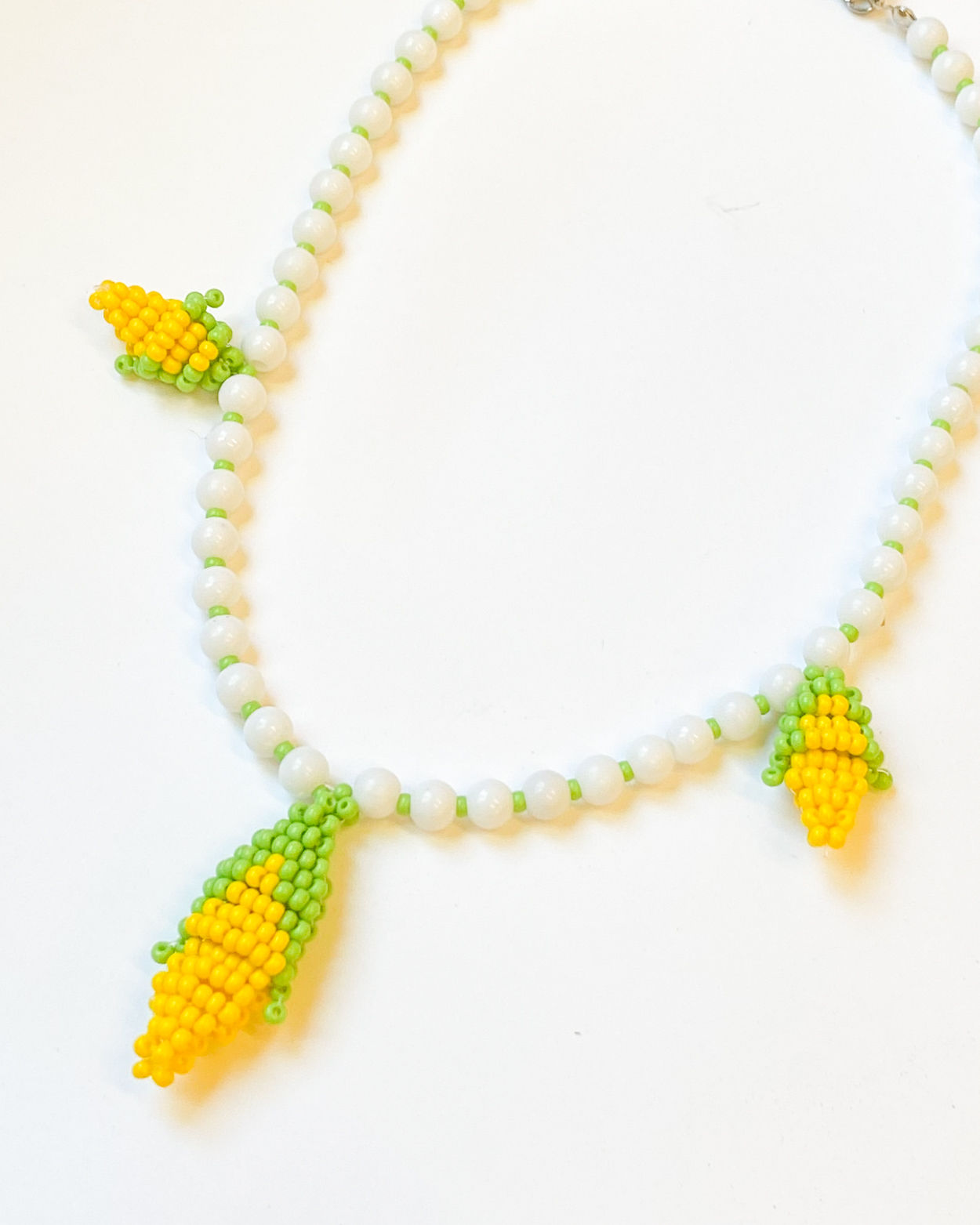 detalhe colar milho miçanga ateliah feito à mão