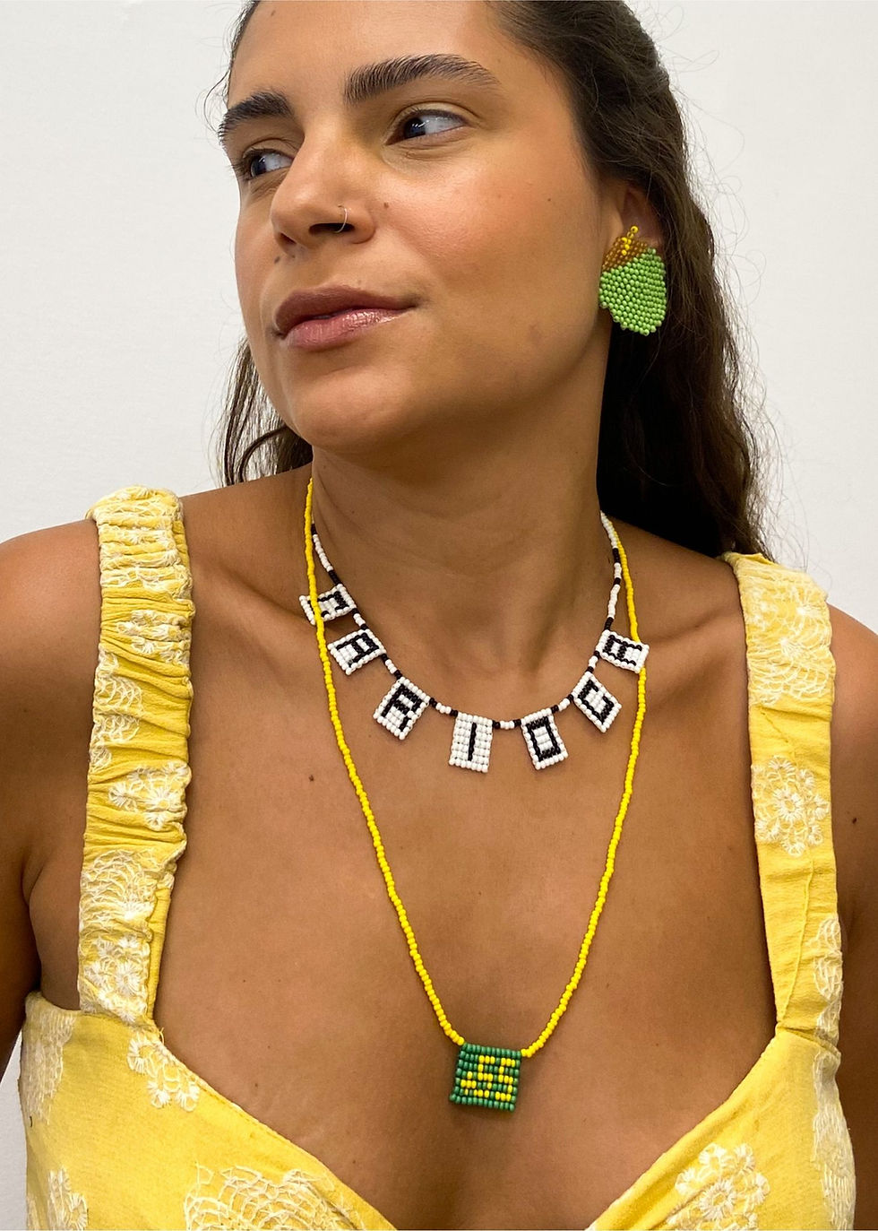 uso brinco água de coco ateliah feita para colorir