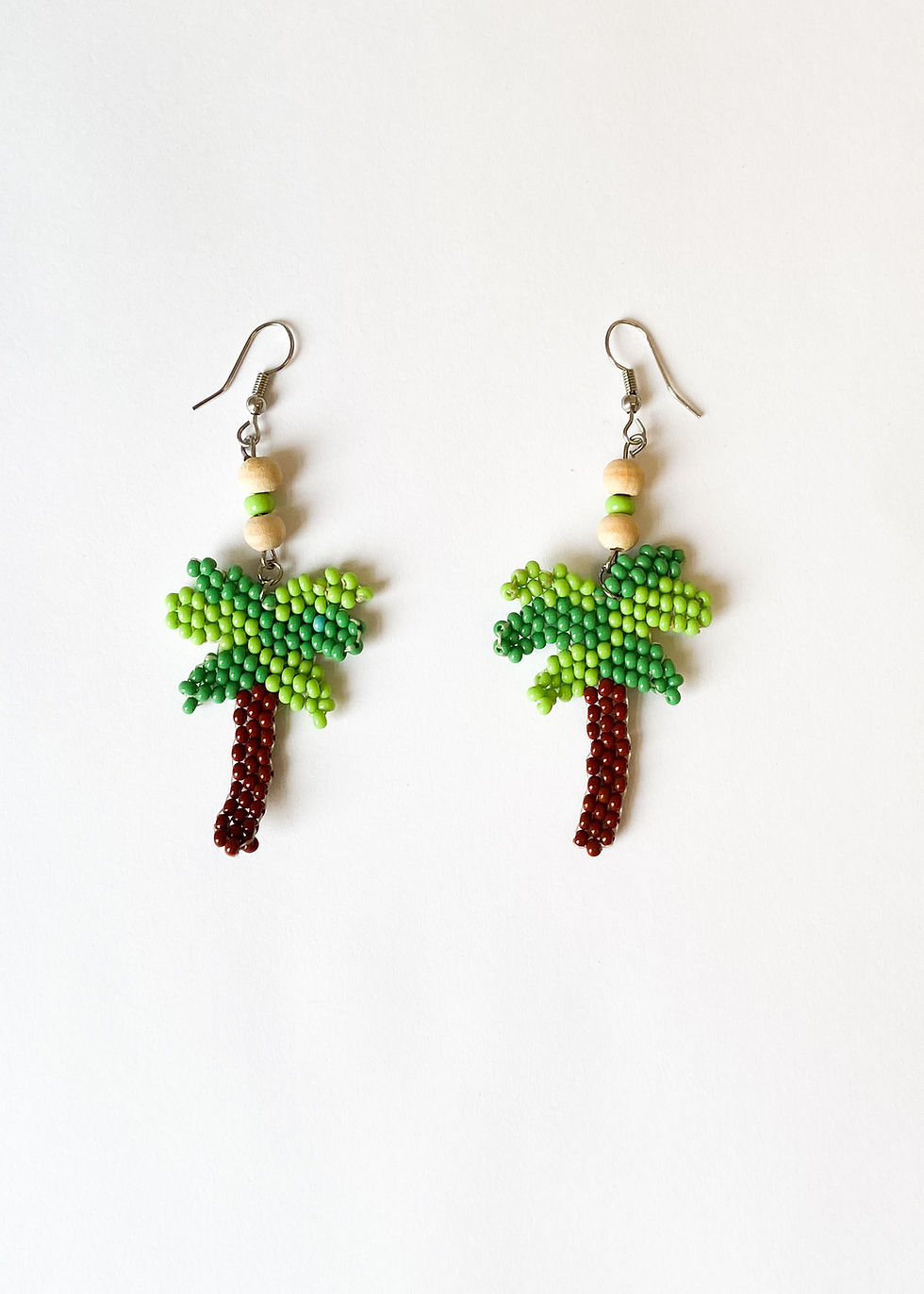 frente brinco tropical coqueiro miçanga ateliah feita para color