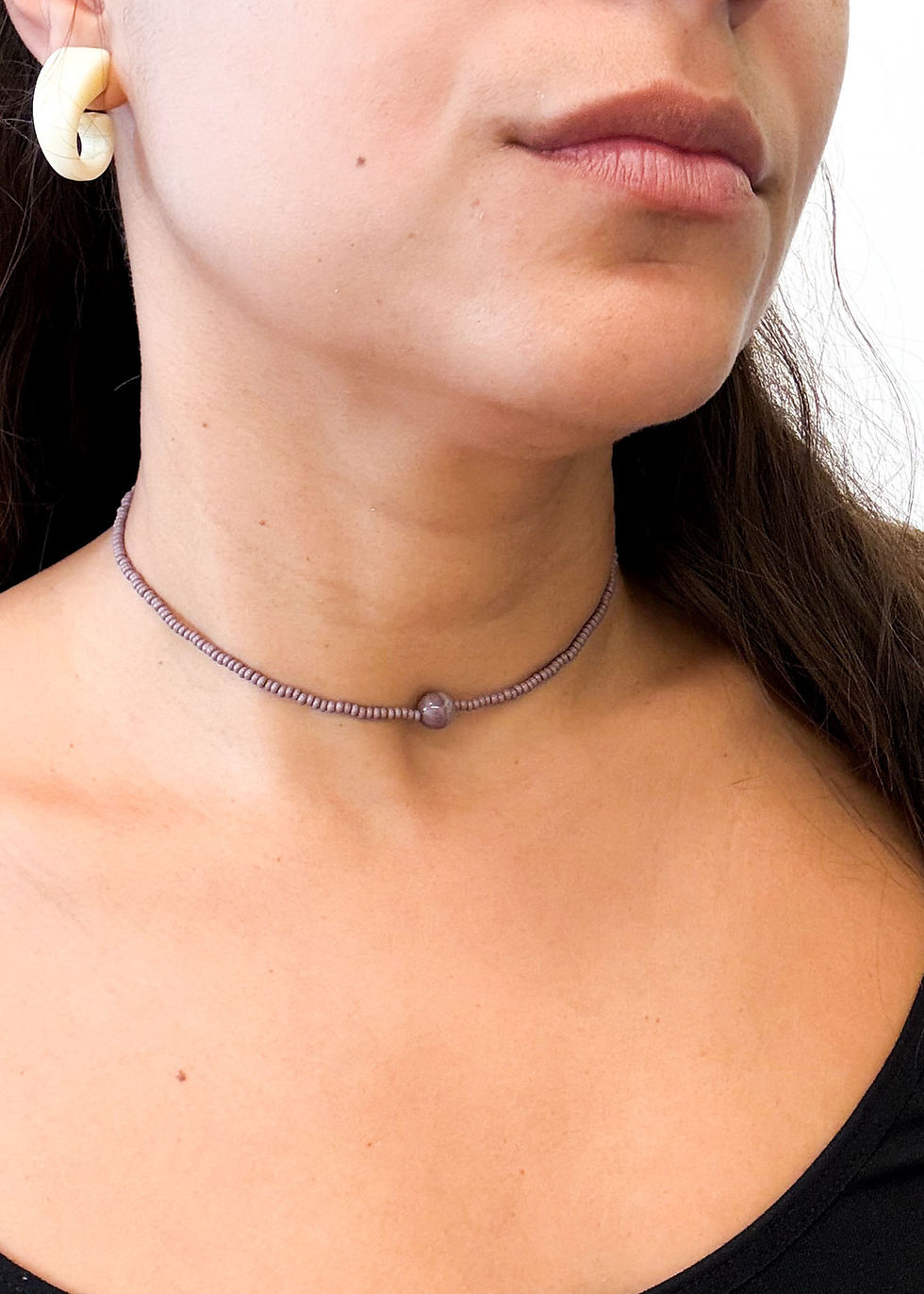 uso choker porcelana roxa miçanga ateliah feita para colorir