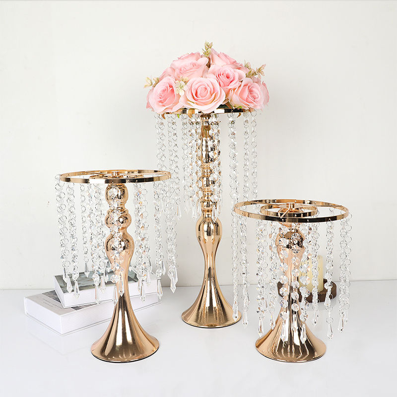 Thumbnail: Elegant Metal Vase Wedding Centerpiece