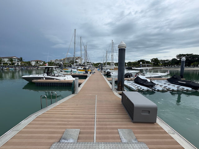 The small and very nicely outfitted docks at Marina Buenaventura