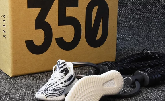サムネイル： YZY "Zebra" 3D Sneaker Keychain