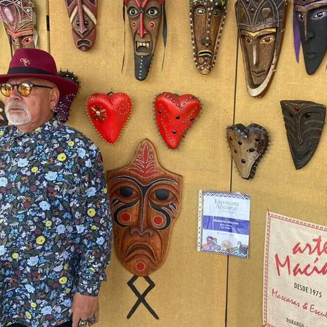 Roberto Macías, duranguense lleva sus máscaras 'sin etnia' a través del mundo: "son artesanías libres"